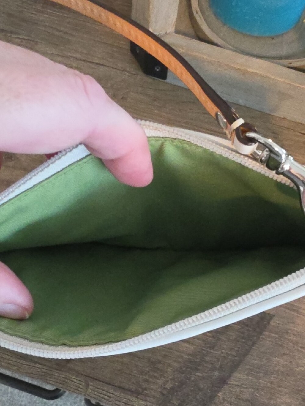 Coach Vintage Straw Beige Sunflower & Bee Wristlet - Picture 6 of 6